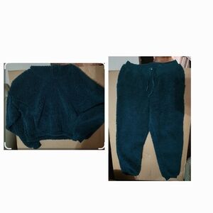 Hollister 2 piece hoodie and pants set